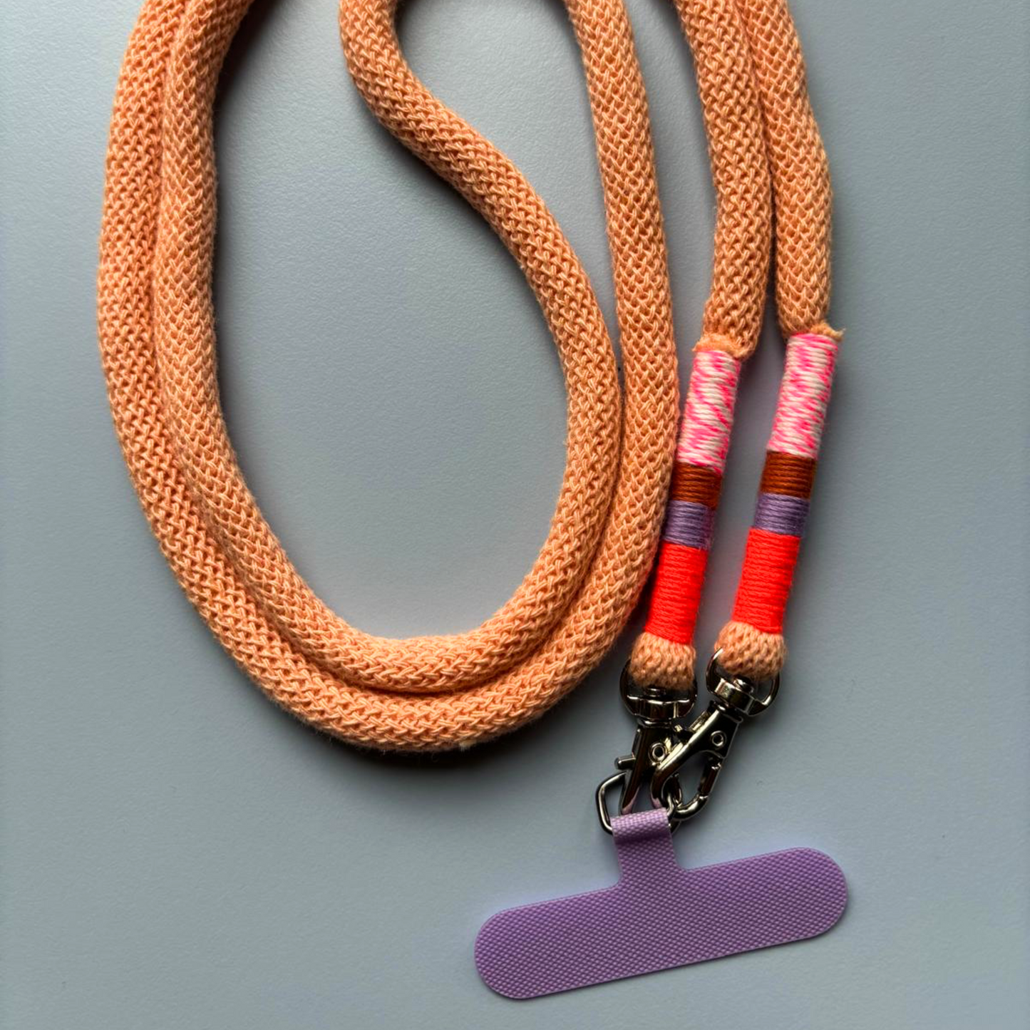 Handykordel "peach" (Länge ca. 120cm/Körpergröße 160cm- 170cm)