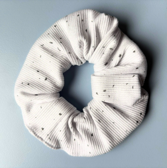Scrunchie "Weiß mit Pünktchen"
